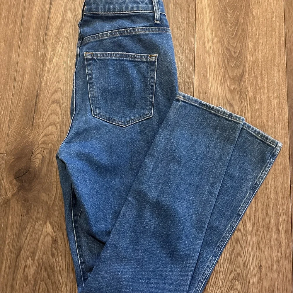 KHAITE Women's High Rise Jeans - Blue - Picture 8 of 9